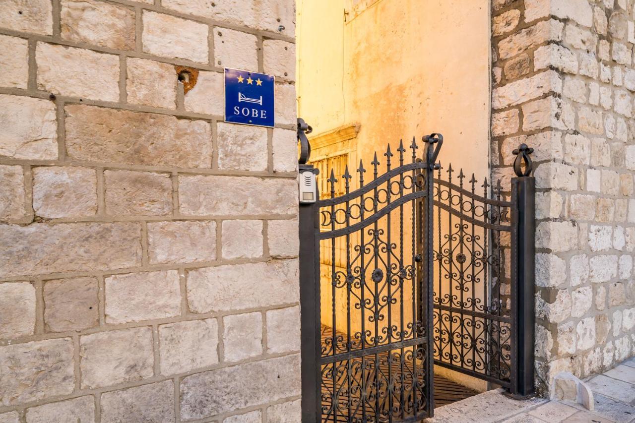 Deluxe Rooms With A Terrace View At Old City Gate 두브로브니크 외부 사진